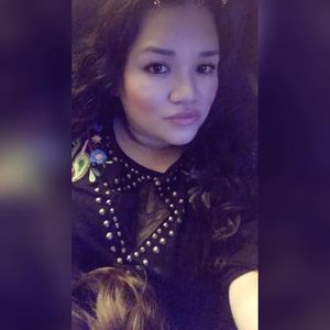 Meet your Posher, Roxye